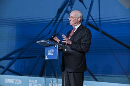 "Si uno mira la reducción del peso del Estado, la cancelación del déficit, la sustancial reducción de la complejidad de regulaciones de la economía, en la agenda hay puntos de transformación muy profunda. Los resultados son importantes”, describió el CEO de Grupo Techint, Paolo Rocca