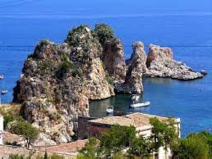 Sicilia es la isla más grande del Mediterráneo y uno de las joyas turísticas de Italia.