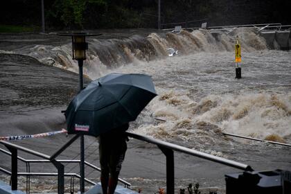 Sidney se preparó para su peor inundación en décadas después de que lluvias récord causaron el desbordamiento de su represa más grande