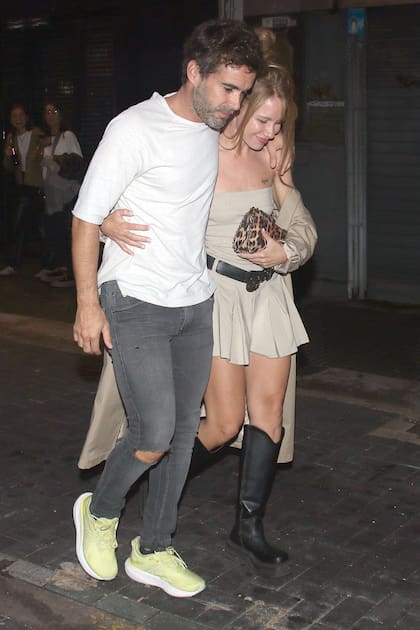 Siempre abrazados, Nicolás y Rocío no se ocultaron frente a las cámaras.