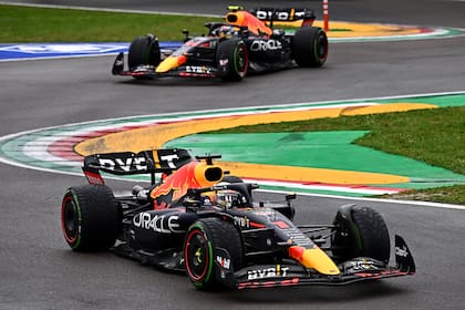 Siempre adelante: Max Verstappen no le dio posibilidades a su compañero de garaje Sergio Pérez y se consagró tricampeón en 2023.