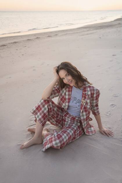 "Siempre creí que sabía cómo cuidarme, pero cuando fui madre quedé atrapada en una zona de mucho miedo, miedo de que le pase algo en cualquier sentido", dice Natalia Oreiro sobre su maternidad