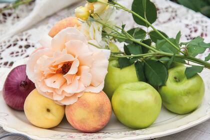 Siempre delicadas, las rosas le aportan a los platos un aspecto romántico.