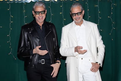 Siempre divertido, el actor de Jurassic Park y La mosca imitó a su "gemelo de cera"