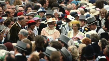 Siempre en el ojo de la tormenta, Lady Di en sus primeros años, como la princesa de Gales