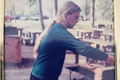 "Siempre fui fan del asado", cuenta Borenstein. En la foto, un superclásico de su juventud: los asados en el bosque de Miramar