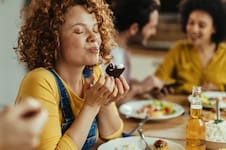 Por qué aunque estemos llenos siempre nos queda espacio para el postre