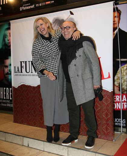 Siempre histriónicos y divertidos, Campi y Denise Dumas comenzaron a reírse antes de ingresar a la sala