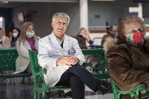 Siempre intento, sea en un congreso médico, en las clases, en la televisión, en la radio, hablar simple, directo. A mis alumnos les digo: ‘Simplifiquen, hablen fácil, gánense al paciente’, cuenta el doctor Daniel López Rosetti