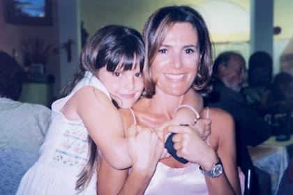 Siempre juntas e incondicionales la una con la
otra, como en estas vacaciones en Porto Cervo, en 1999