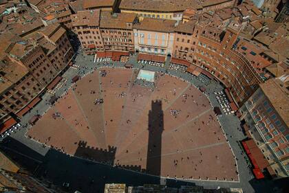 Siena. La Plaza del campo y la torre del mangia.