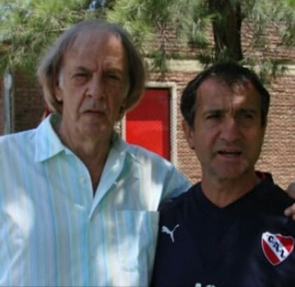 Siente gran admiración por César Luis Menotti, a quien tuvo como manager en Independiente, cuando fue ayudante de Américo Gallego.