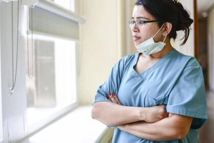 Siete de cada diez trabajadores inmigrantes en hospitales son mujeres y la mayoría son asiáticos, hispanos o afroamericanos