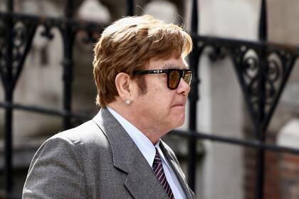 Siete demandantes, encabezados por Harry, el cantante Elton John y la actriz Liz Hurley, aseguran que el Daily Mail utilizó a detectives para escuchar sus conversaciones, ya sea en sus autos o en sus domicilios