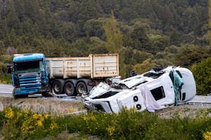 Murió el conductor de la combi que trasladaba a turistas y que chocó contra un camión: ya son siete las víctimas fatales