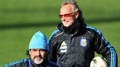 Signorini, junto a Maradona en el Mundial 2010