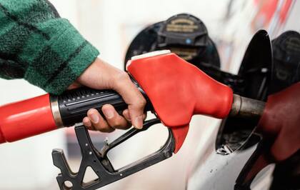 Sigue estos consejos para ahorrar gasolina y optimizar tu consumo en Arizona, especialmente durante los meses calurosos