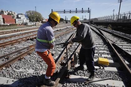 Siguen las obras de renovación de las vías del tren Mitre
