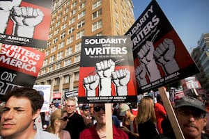 La huelga de guionistas amenaza con prolongarse y sus efectos se sentirán en la Argentina