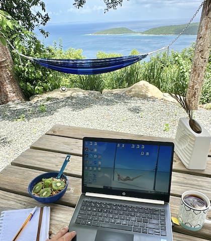 "...siguiendo el verano alrededor del mundo”.