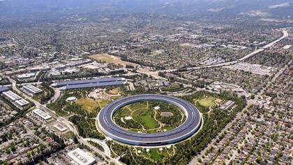 Silicon Valley es el hogar de muchas empresas tecnológicas importantes, incluida la sede circular de Apple.