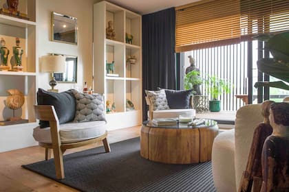 Silla (El Garage Deco), alfombra (Mercer), espléndida mesa baja (Desde Asia).