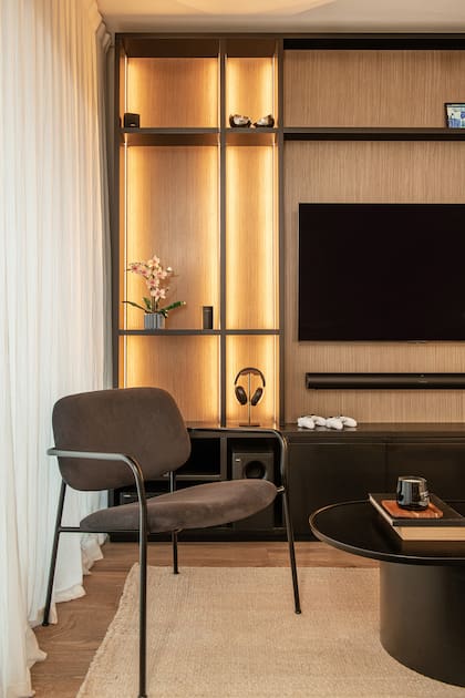 Silla (Estudio T). Uno de los dueños de casa es DJ, por lo que era importante un espacio para disfrutar de buena música.