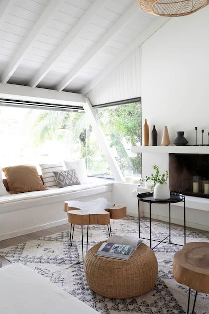 Sillón de obra y alfombra de Sol Palou.