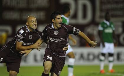 Jorge Pereyra Díaz junto al "Tanque" Silva en Lanús