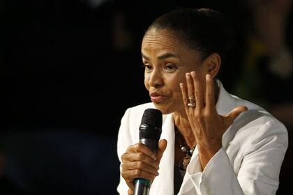 Silva quedó por fuera de la segunda vuelta y podría brindar su apoyo a Neves, que competirá con la presidenta Rousseff