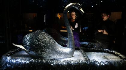 Silver Swan, el cisne mecánico de 1774 desarrollado por el relojero belga John-Joseph Merlin es uno de los robots destacados de la muestra londinense