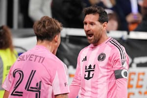 Silvetti dio la asistencia y Messi convirtió el primer gol; el festejo los une el comienzo del triunfo de Inter Miami
