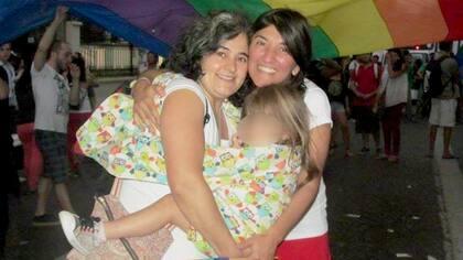 Silvia Alderete y María Quinteros con Juana su hija