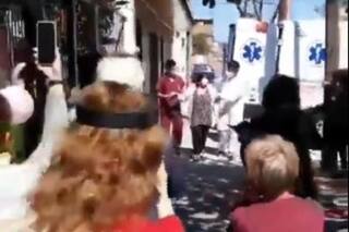 Regreso: Silvia volvió a su casa sin coronavirus y así la recibieron los vecinos