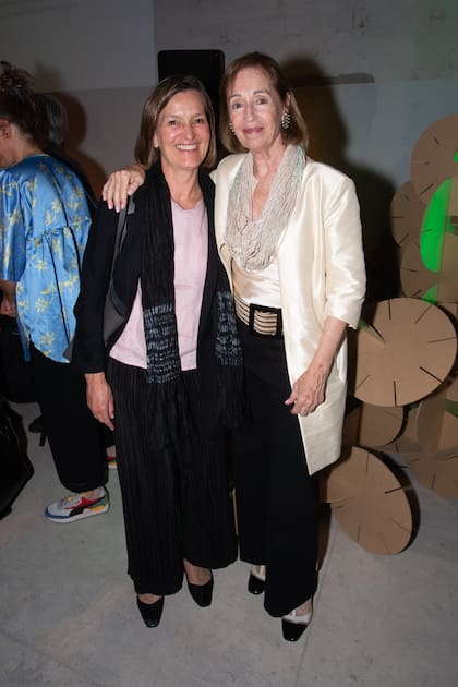 Silvia Braun y Felisa Larivière, presidenta de la Fundación, en la noche de inauguración del nuevo espacio cultural en La Boca.