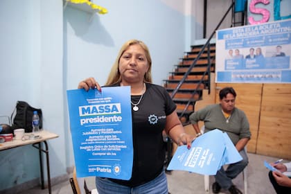 Silvia Caballero, una de las militantes que hicieron la campaña "barrio por barrio, casa por casa"