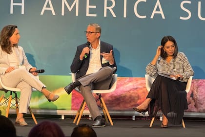 Silvia Dávila, presidenta para América Latina de Danone; Alessandro Cruvinel, director de la Secretaría de Innovación, Desarrollo Sostenible, Riego y Cooperación del Ministerio de Agricultura de Brasil, y Ana Euler, directora Ejecutiva de Innovación, Negocios y Transferencia de Tecnología de Embrapa