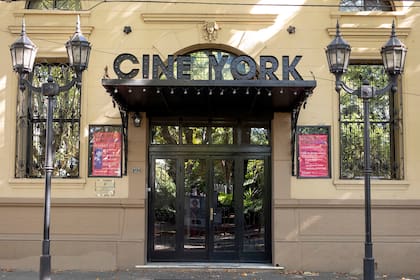 Silvia Hermann conoció al hijo de Eichmann, Klaus, en el Cine York, en Olivos, Buenos Aires, Argentina