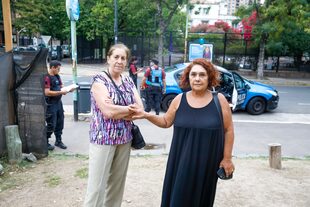 Silvia Marín y Ana Luisa Paulesu, dos de las vecinas que encabezan el reclamo