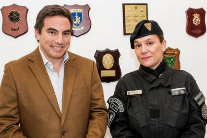 Alejandro Itzcovich Griot, director nacional de la PSA, junto con la inspectora Silvia Miers 
