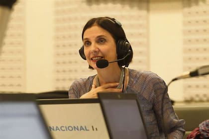 Silvina Chediek en el estudio de Nacional, una de sus últimas experiencias frente al micrófono radial