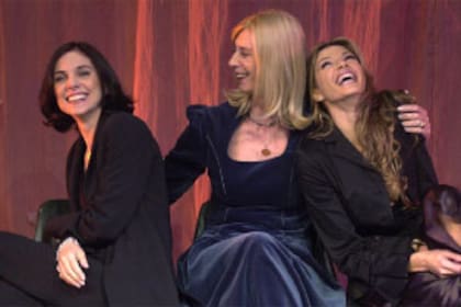 Silvina Chediek, Graciela Dufau y Catherine Fulop, el elenco de una de las versiones de Monólogos de la vagina, dirigida por Lía Jelín