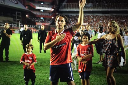 Silvina en la despedida de Milito como jugador de Independiente