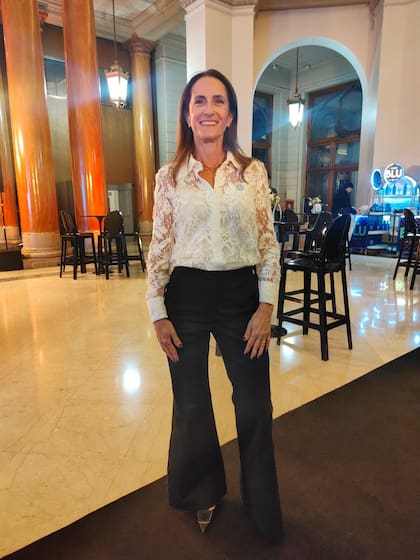Silvina García Tobar, vicepresidenta 1° de Conciencia en el Salón Principal de la Bolsa de Comercio de Buenos Aires