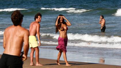 Silvina luce su lomazo en las playas de Punta