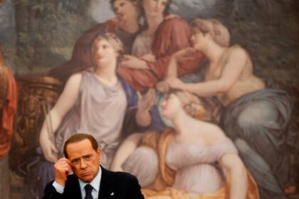 Silvio Berlusconi durante una conferencia que dio junto al primer ministro de Israel, Benjamin Netanyahu, luego de perder un referéndum crucial para Italia