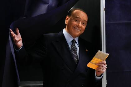 Silvio Berlusconi, en una votación en Milan, Italia, el 25 de septiembre de 2022. (AP Foto/Antonio Calanni, archivo)