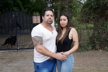 Silvio Gastón Canteros y su pareja, Florencia López; él fue señalado como narcotraficante y recibió el apodo de El Patrón del Oeste; estuvo preso más de dos años hasta que la Justicia determinó que la causa en su contra había sido "armada"