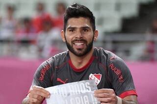 Romero mostró un cartel en el festejo para dedicarle el gol a otro equipo