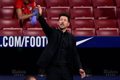 Simeone elogió el homaneje organizado por el club y halagó a su equipo por el 1-0 que lo ubica tercero en la liga española, lejos de Barcelona y Real Madrid pero perfilado como para acceder a la Champions League, a falta de ocho fechas.